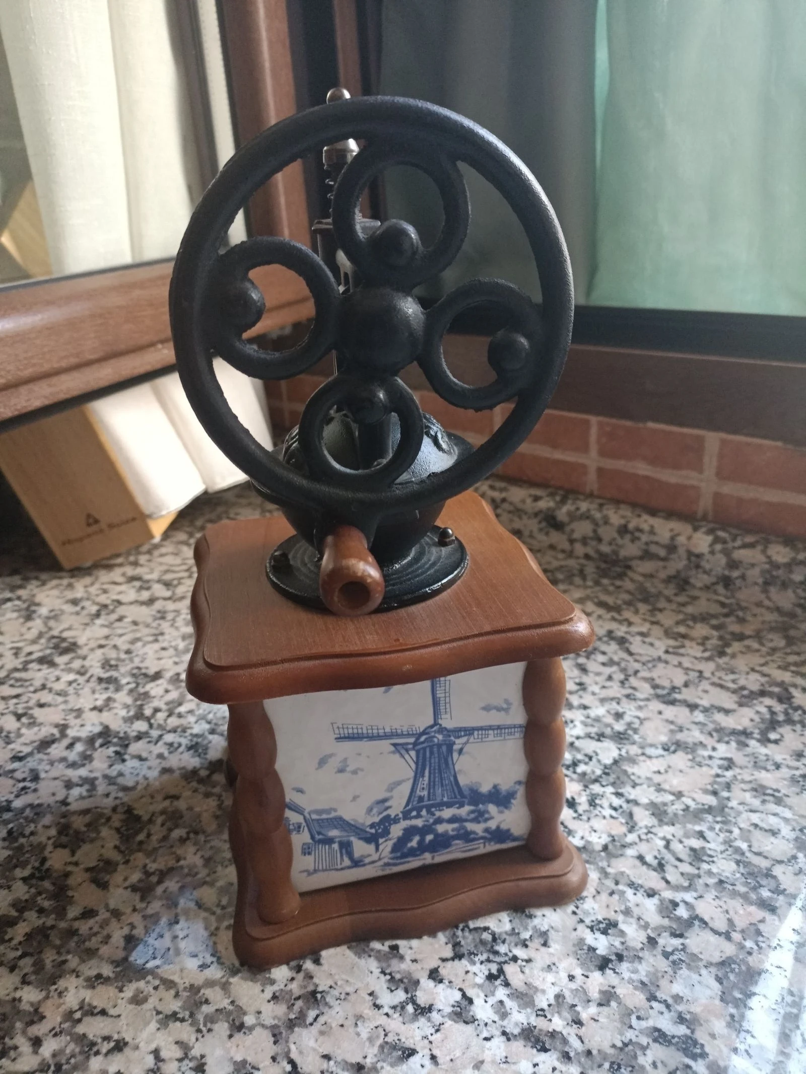 Vintage wooden and ceramic grinder – photo 4